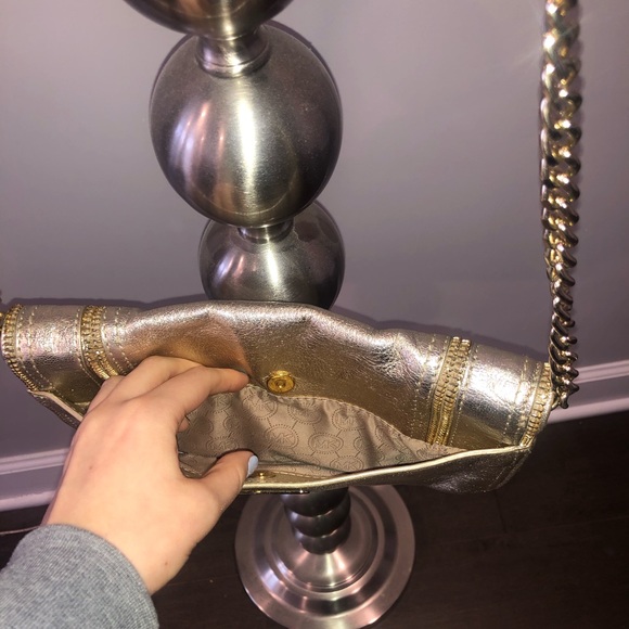 Gold Michael Kors clutch with handle - Picture 3 of 5